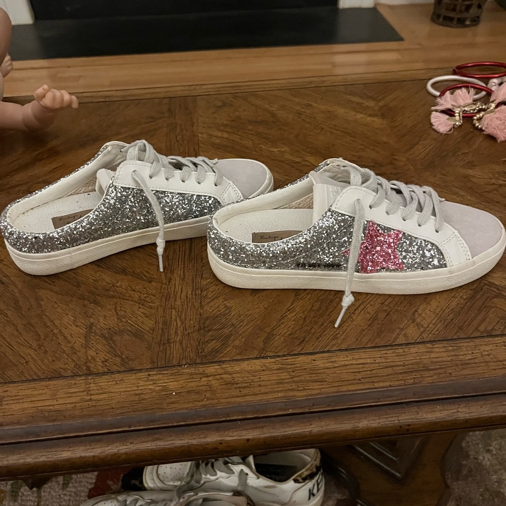Almost new Vintage Havana size 5.5 super chic!